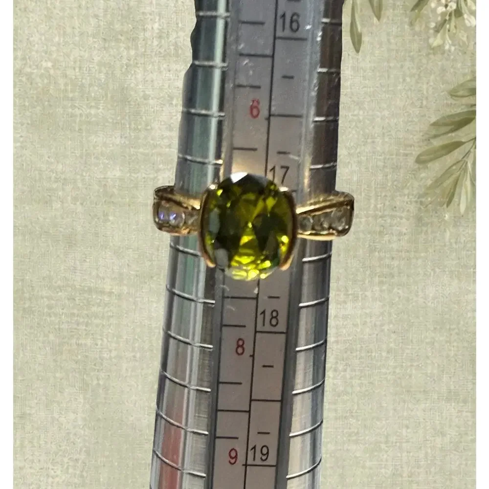 Vintage Olive Green Glass Cocktail Ring Gold Tone Rhinestone Statement Size 7